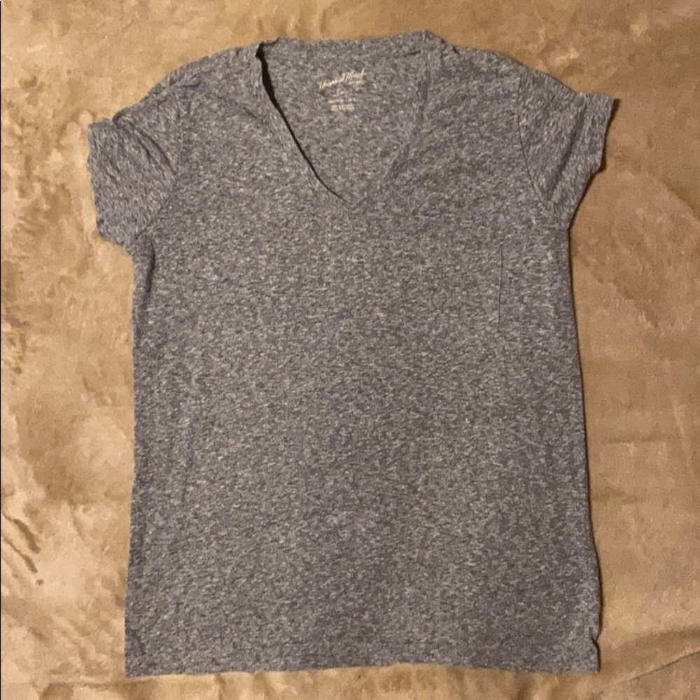 Gray short sleeve shirt